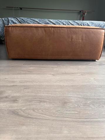 Stijlvolle Leren Poef beschikbaar voor biedingen