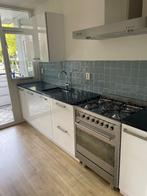 Keuken wit met zwart blad. Apparatuur Siemens & M-system, Ophalen, Gebruikt, Wit, Graniet of Steen