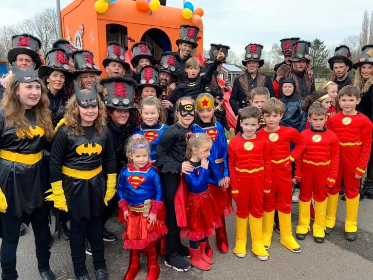 Steampunk loopgroep / carnavalskleding groep (21 volw.), Kleding | Dames, Carnavalskleding en Feestkleding, Zo goed als nieuw