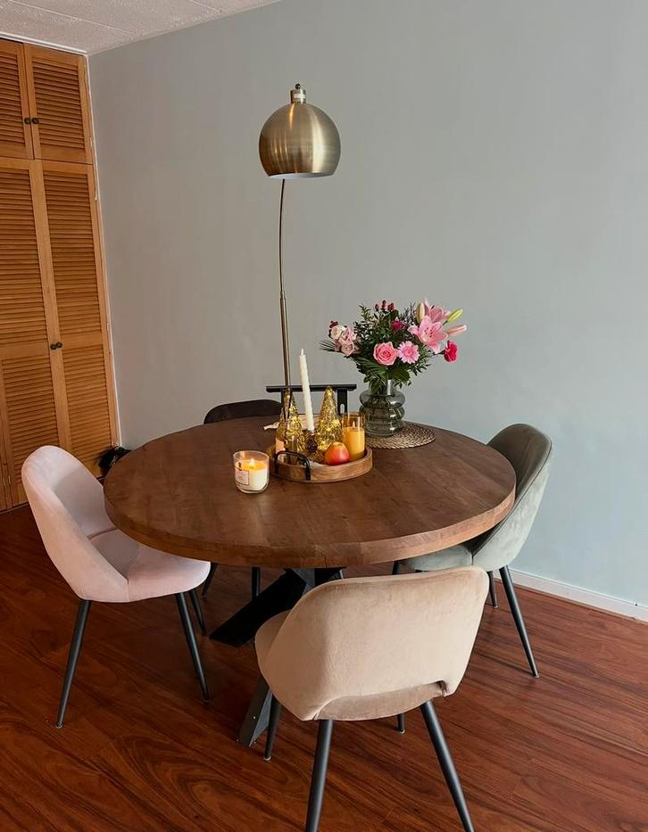 Hele mooie massieve eettafel 1.30 incl stoelen in nieuwstaat, Huis en Inrichting, Tafels | Eettafels, Zo goed als nieuw, 50 tot 100 cm