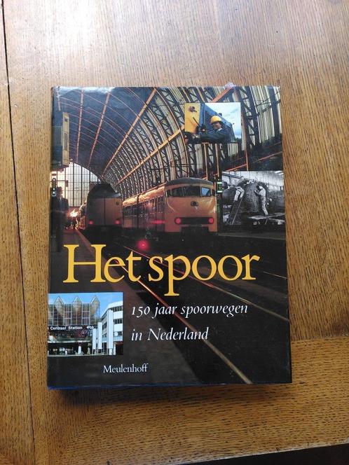 Boek Het Spoor 150 jaar spoorwegen in Nederland, Boeken, Vervoer en Transport, Gelezen, Trein, Ophalen of Verzenden