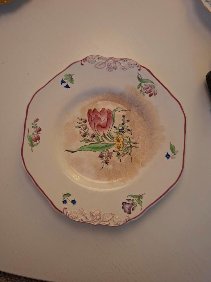 Antiek? Bord met Bloemmotief, Antiek en Kunst, Antiek | Wandborden en Tegels, Ophalen of Verzenden