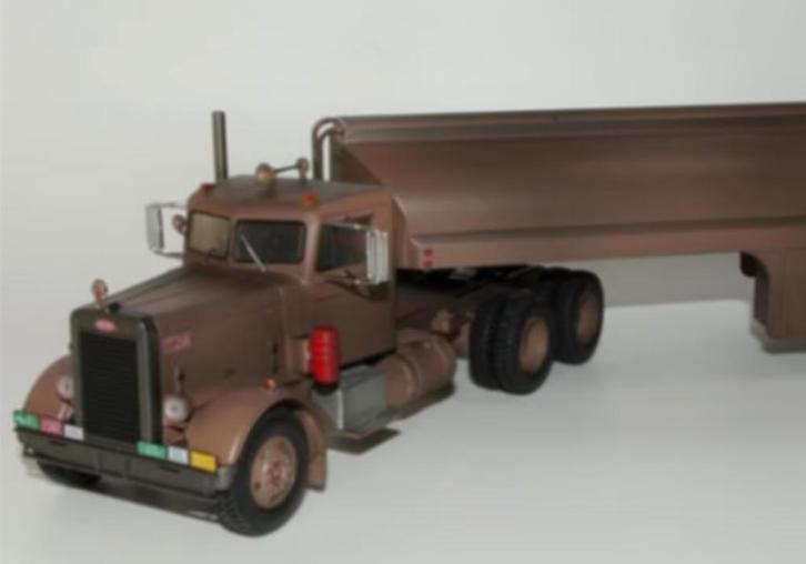 PETERBILT 281 '57  de film DUEL schaal 1/43 serie USA TRUCKS, Hobby en Vrije tijd, Modelauto's | 1:43, Nieuw, Bus of Vrachtwagen