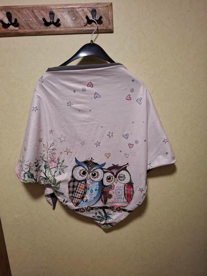 Schattige Driehoekssjaal met Uilen & Clip, Kleding | Dames, Mutsen, Sjaals en Handschoenen, Zo goed als nieuw, Sjaal, Ophalen of Verzenden