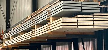 Cedar houten delem afm. 28x235 lengte 585 cm beschikbaar voor biedingen