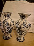 2 Vintage Vazen Delfts  Blauw Bloemmotief, Gebruikt, 50 tot 75 cm, Wit, Aardewerk of Porselein