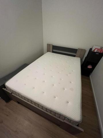 tweepersoons bed met matras - afbeelding 1