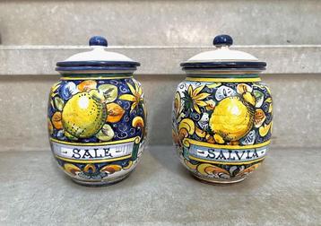 Italiaans keramiek, decoratief beschikbaar voor biedingen