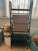 Leuke zwarte houten kast - met of zonder manden!, Ophalen, Zo goed als nieuw