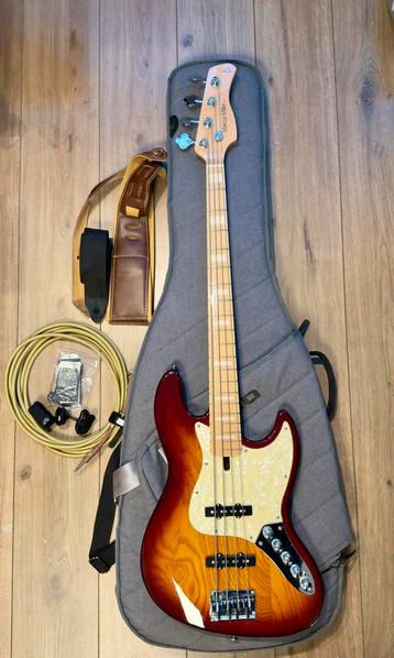 Sire Marcus Miller V7 Swamp Ash-4 Sunburst + accessoires beschikbaar voor biedingen