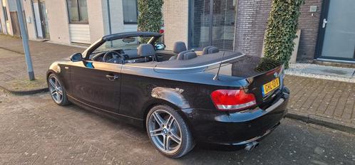 Te koop heerlijke bmw  cabrio, Auto's, BMW, Particulier, 1-Serie, Benzine, Cabriolet, Automaat, Zwart, Zwart, Leder, Ophalen