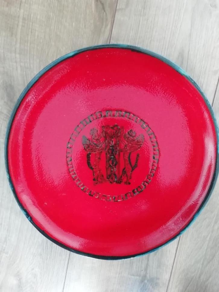 Grote rode aardewerk schaal met afbeelding, gesigneerd, Antiek en Kunst, Antiek | Keramiek en Aardewerk, Ophalen