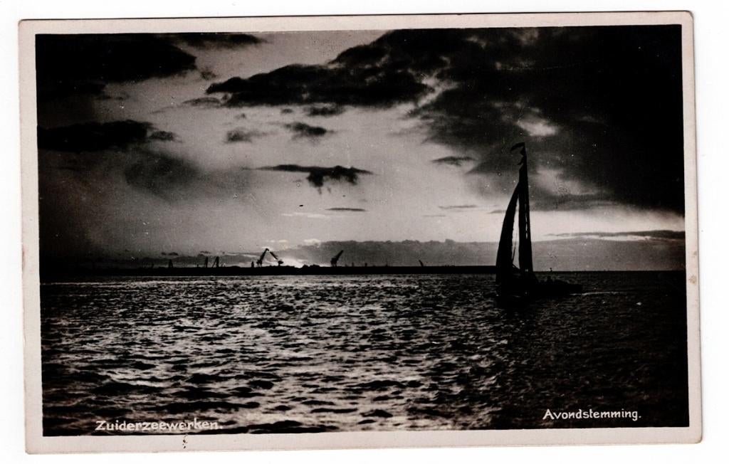 Den Oever 1928. De Hofmanhaven met de zeilboot., Verzamelen, Ophalen of Verzenden, 1920 tot 1940, Ongelopen, Noord-Holland
