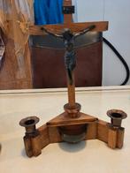 Houten Kruisbeeld met Wijwaterbakje en Kandelaars, Antiek en Kunst, Ophalen of Verzenden