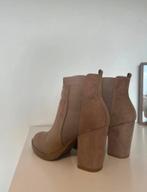 Beige laarsjes met hak, Beige, Lage of Enkellaarzen, Gedragen, Bershka