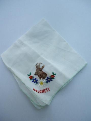 Vintage geborduurd zakdoekje. Italie dolomieten geit. NIEUW beschikbaar voor biedingen