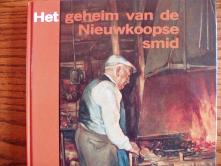 Het geheim van de Nieuwkoopse smid., Boeken, Geschiedenis | Stad en Regio, Zo goed als nieuw, 20e eeuw of later, Ophalen of Verzenden