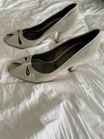 Lichtgrijze pumps van Mart Visser maat 36,5, Pumps, Mart Visser, Ophalen of Verzenden, Zo goed als nieuw