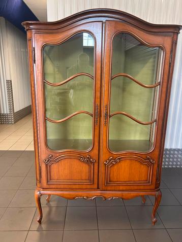 Klassieke houten Toonkast/Servieskast beschikbaar voor biedingen