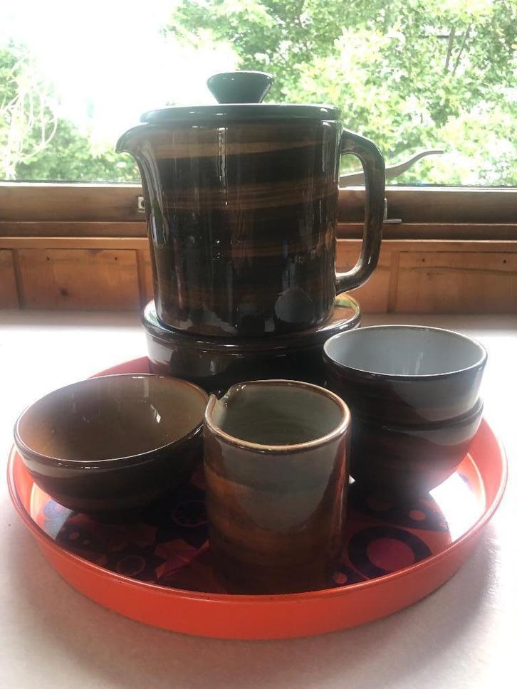 Volendams aardewerk, Huis en Inrichting, Keuken | Servies, Zo goed als nieuw, Compleet servies, Overige stijlen, Aardewerk, Ophalen of Verzenden