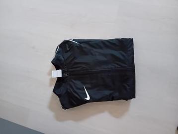 Nike regenjas of trainingsjas beschikbaar voor biedingen