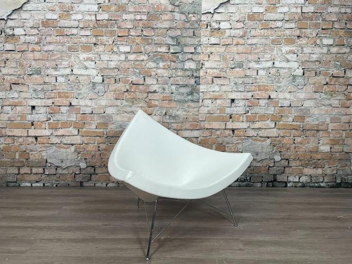 Vitra Coconut wit bij TheReSales, Huis en Inrichting, Fauteuils, Zo goed als nieuw, Kunststof, Leer, Metaal, 100 tot 125 cm, 75 tot 100 cm