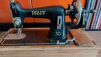 Antieke Pfaff slinger naaimachine. Met houten stofkap, Ophalen
