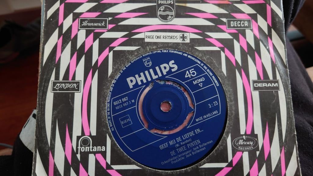 Vinyl Single. De twee Pinten - Geef mij de liefde ..., Gebruikt, 7 inch, Single, Ophalen of Verzenden