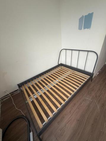 Ikea 140 cm bedframe met matras - afbeelding 1