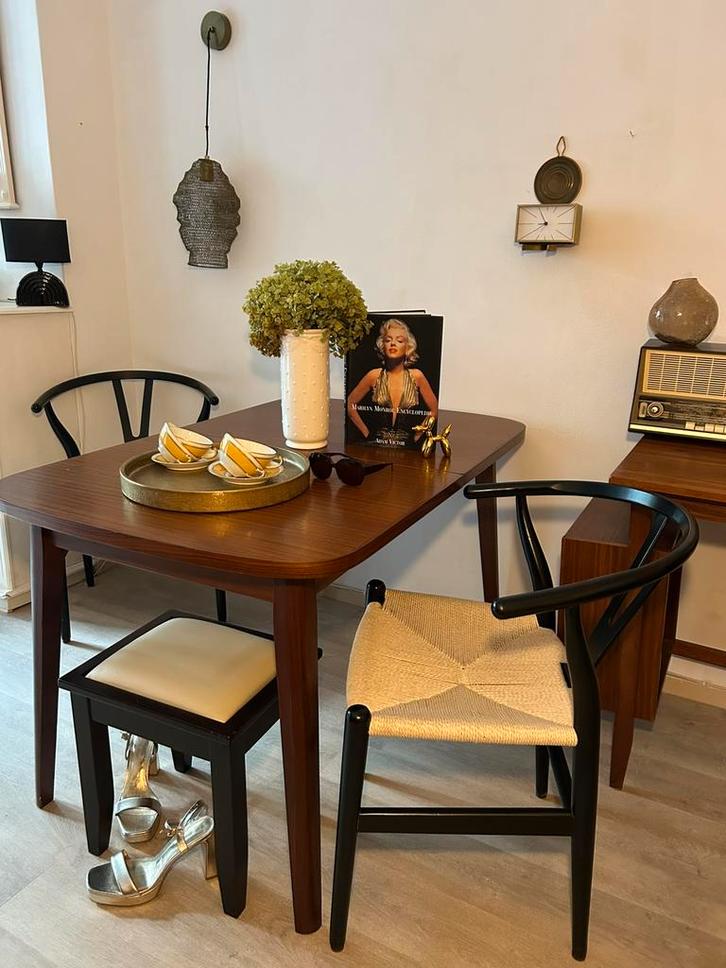 Twee Wishbone-stijl stoelen  CH24 Carl Hansen & Søn, Huis en Inrichting, Stoelen, Gebruikt, Twee, Hout, Zwart, Ophalen