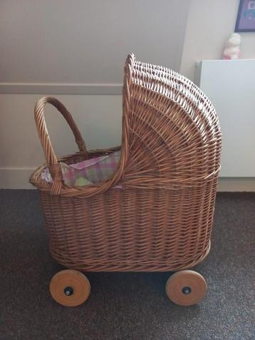 Rieten Poppenwagen - Vintage Charme beschikbaar voor biedingen