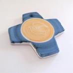 Keramiek
Gemerkt, wandtegel/ kruishanger
Vredesduif / Geloof, Antiek en Kunst, Ophalen of Verzenden