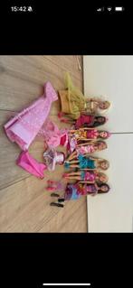 Barbies + extra kleding, Kinderen en Baby's, Speelgoed | Poppen, Ophalen of Verzenden, Zo goed als nieuw, Barbie