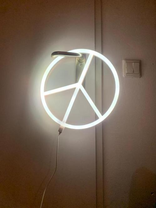 Neon Lamp Peace-teken, Huis en Inrichting, Lampen | Wandlampen, Zo goed als nieuw, Kunststof, Ophalen