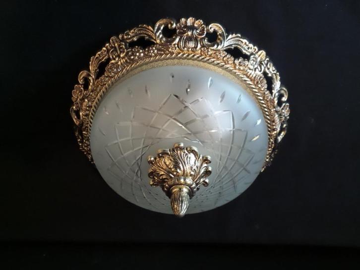 Plafonniére met matte glaskap en vergulde messing rand, Huis en Inrichting, Lampen | Plafondlampen, Gebruikt, Ophalen of Verzenden