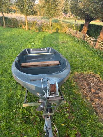 Kleine boot - 3 meter met motor. beschikbaar voor biedingen