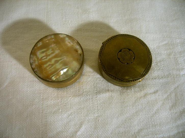 Twee oude poederdoosjes, Antiek en Kunst, Curiosa en Brocante, Ophalen of Verzenden
