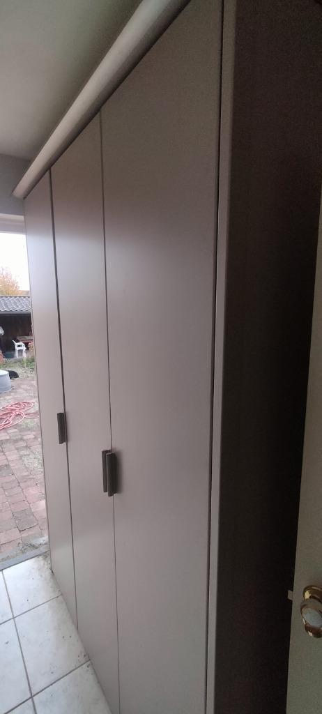kledingkast 3 deurs, Huis en Inrichting, Kasten | Kledingkasten, Gebruikt, 200 cm of meer, 150 tot 200 cm, 50 tot 75 cm, Met plank(en)