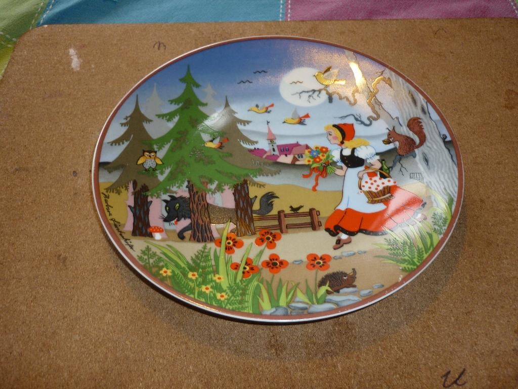 Mooi ontbijtbord met ROODKAPJE erop in zeer goede staat, Ophalen of Verzenden, Zo goed als nieuw, Gebruiksvoorwerp