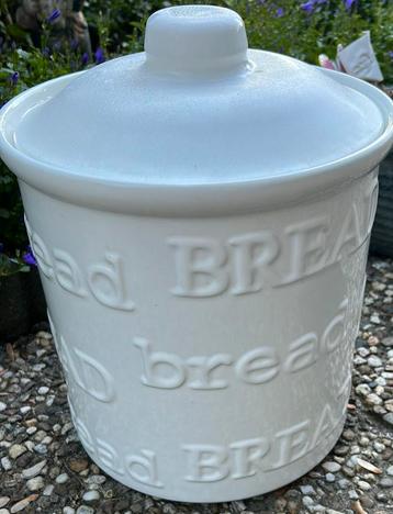 Grote porselein brood pot  beschikbaar voor biedingen