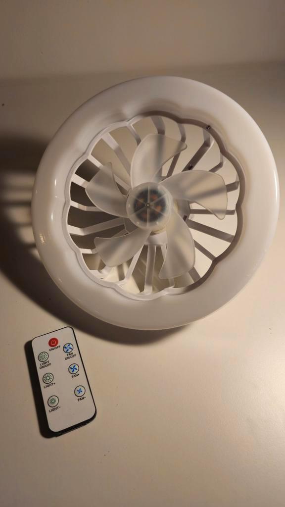 Lamp met ventilator - 2 in 1!, Huis en Inrichting, Lampen | Hanglampen, Nieuw, Minder dan 50 cm, Kunststof, Ophalen of Verzenden