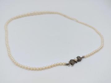 Parelcollier met zilveren slot, 48,5 cm beschikbaar voor biedingen