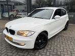 BMW 1-serie 118i Business Line automaat standkachel, Auto's, BMW, Wit, Origineel Nederlands, 1265 kg, Parkeersensor