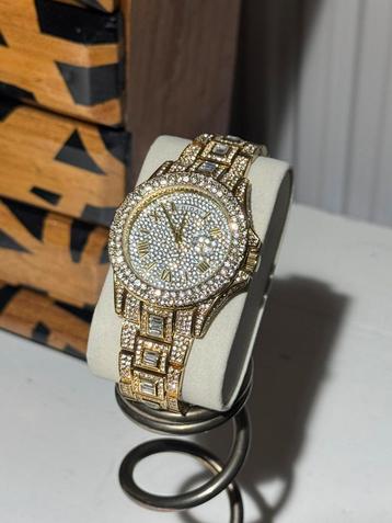 Iced out Horloge met day & date op wijzerplaat beschikbaar voor biedingen