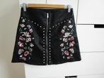Only - fake leather rokje met borduur en studs - maat 34, Only, Zwart, Ophalen of Verzenden, Zo goed als nieuw