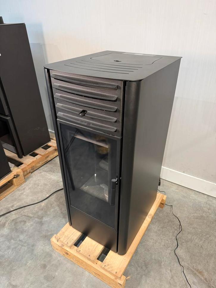 Montraux 8 Pelletkachel - Hoog Rendement, Doe-het-zelf en Verbouw, Verwarming en Radiatoren, Nieuw, Ophalen