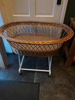 Rotan Wieg op Wieltjes, Ophalen of Verzenden, Gebruikt, Wieg