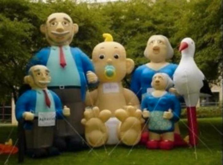Te huur grote sarah abraham ooievaar baby grote opblaas pop, Hobby en Vrije tijd, Feestartikelen | Verhuur, Zo goed als nieuw