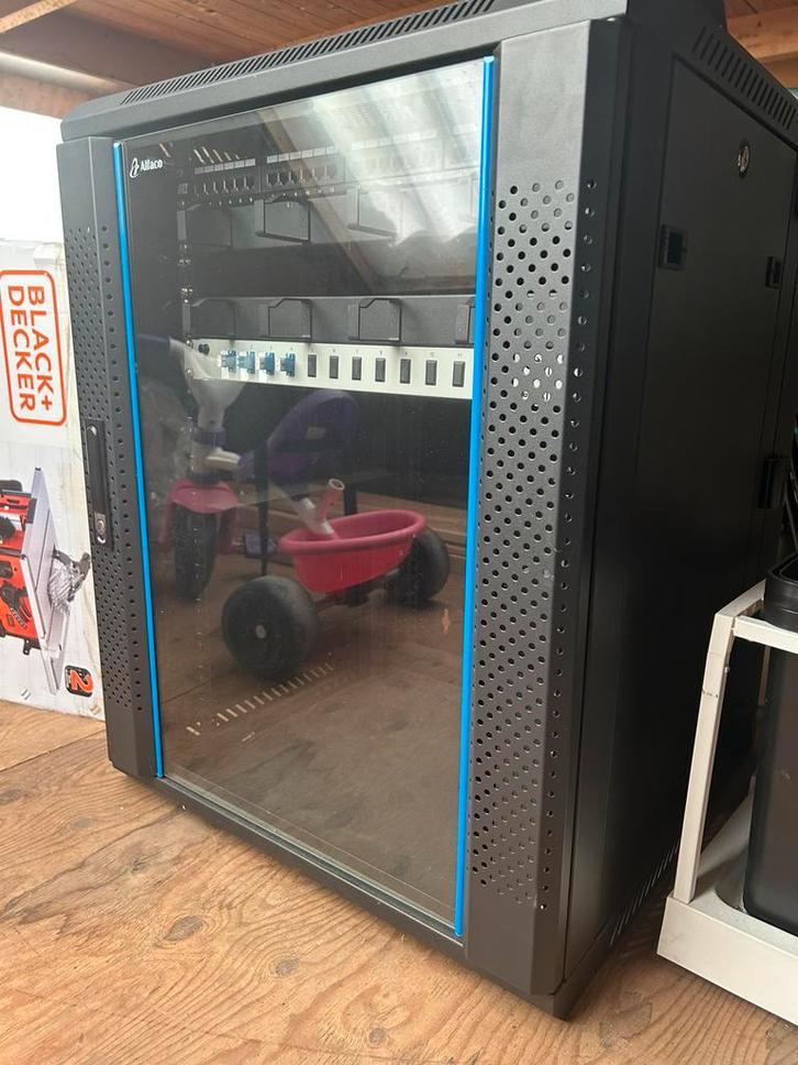 Alfaco 19 inch patchkast 15U, Computers en Software, Serverkasten, Zo goed als nieuw, Plaatstaal, Ophalen