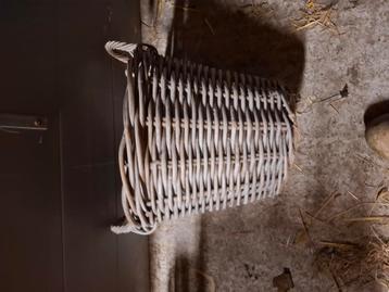 Rieten mand plantenpot  beschikbaar voor biedingen